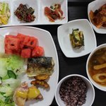 저희 회사의 <b>점심</b>과 저녁입니다