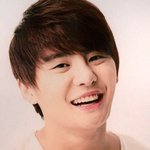 애<b>교살</b>이 매력 포인트인 男아이돌