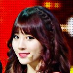 유라 좀 신기하게 이쁨