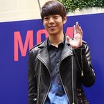 이 날씨에 가죽<b>자켓</b> 입은 이현우
