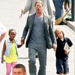 <b>졸리</b>-피트 부부의 사이 좋은 자매 샤일로와 자하라