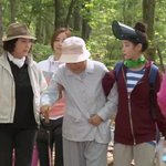 아이유 스타일 아웃도어?! <b>소박</b>한 게 매력적인 아이유