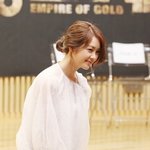 이요원 블라우스 풍선껌 돋네