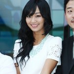 얼굴만 넘 하얗게 화장한 효린