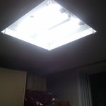 형광등 <b>덮개</b>가 폭발했어요..