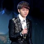 <b>어색</b>한 웃음&amp;썩소짓는 아이돌