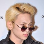 <b>독특</b>한 선글라스도 어울리는 아이돌