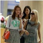 비타민을 머금은 상큼<b>발랄</b>한 윤아의 공항패션