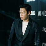 헤어가 과할 수록 빛이 나는 <b>top</b>