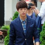 너무 더운 코디 때문에 풀죽어 보이는 이현우
