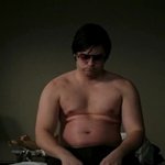 뚱뚱한사람은 긁지않은 복권임. 그러함.