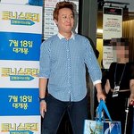 목에 수술 자국이 <b>무지</b> 선명한 정준하