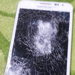 핸드폰때문에성적떨어진 동생 폰 아버지께서 부셔버리심