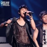 남자 아이돌들의 섹시한 <b>의상</b>
