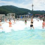 "물놀이 할 수 있는 여름휴가 가족 리조트 추천"