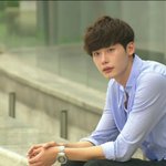 눈길이 절로 가는 훈훈함 돋는 <b>이종석</b> 비율