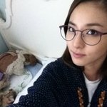 <b>쌩얼</b>에 안경만 껴도 예쁜 女아이돌