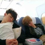 [EXO] 엑소 <b>기내</b>에서 자는 사진 찍었어요!!^^!! 