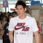 어깨 밖에 안 보이는 공항 박태환