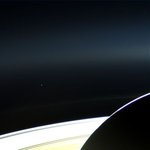 9억마일 밖에서 본 <b>지구</b>