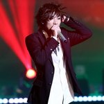 땀에 젖어 <b>촉촉</b>한 남자 아이돌