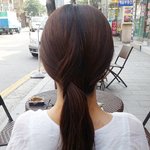 머리끈 없이 머리 간단하게 묶는 방법