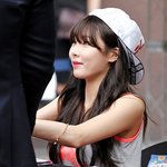 꾸러기 스타일로 <b>모자</b> 쓴 현아
