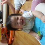 덥다고 짜증<b>내지</b>마시고 웃는얼굴한번봐주세요