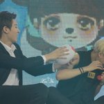 [EXO] <b>찬열</b>아 종인이는 건들지마