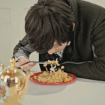 [NUEST] <b>민현</b>이에게 숟가락을