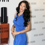 모처럼 <b>노출</b> 없이 옷 입은 클라라