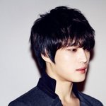<b>자체</b>발광 피부를 가진 남자 아이돌들
