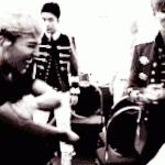 [빅뱅] 누구가수인지참잘추네.<b>gif</b>