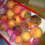 어제 택배 온 복숭아