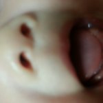 121일 아기가 <b>유치</b>(젖니)가 나온건가요ㅜ