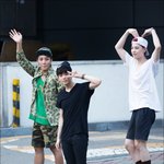 [BAP] <b>무릎</b> 접고 다니는 막내