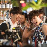 이종석이 싱글즈 9월호의 커버를 화려하게 <b>장식</b>했대요~ㅋ