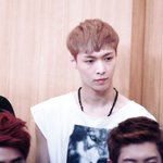 [EXO] 엑소중 가장 <b>인기</b>없는 멤버가 얘 맞나여?