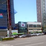 강남의 한 철물점에 걸린 태극기