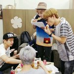 [EXO] 치킨 <b>흡입</b>하는 엑소