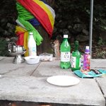 산신당 에서  <b>공양</b>물 훔쳐먹는  다람쥐