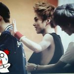 [EXO] <b>민석</b>이 배 훔쳐보는 루한이