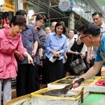 박근혜 전통시장 방문 ‘북새통’…대안과 정책 없으면 ‘쇼’