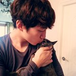 준호의 사랑을 별로 원하지 않는 고양이ㅋㅋ