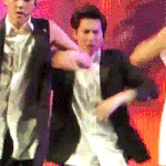 [EXO] 몸이안움직여 낑낑대는 김준면.<b>gif</b>