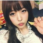 <b>입술</b> 내밀고 찍은 아이돌 셀카