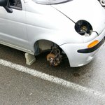 방금 주차장 나왔다가..발견한 안타까운 <b>마티즈</b>....