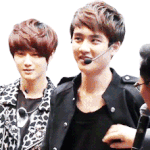 [EXO] 이거 경수 <b>가슴</b> 왜 만지는거임??