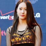 크리스탈 바지가 너무 꽉 조여 보이는데