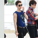 엄청 시원해 보이면서 좀 <b>민망</b>한 조권 공항 패션